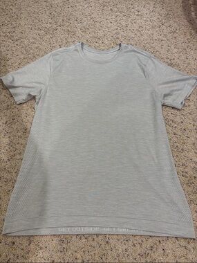 Lululemon men’s large Metal Vent Tech tee